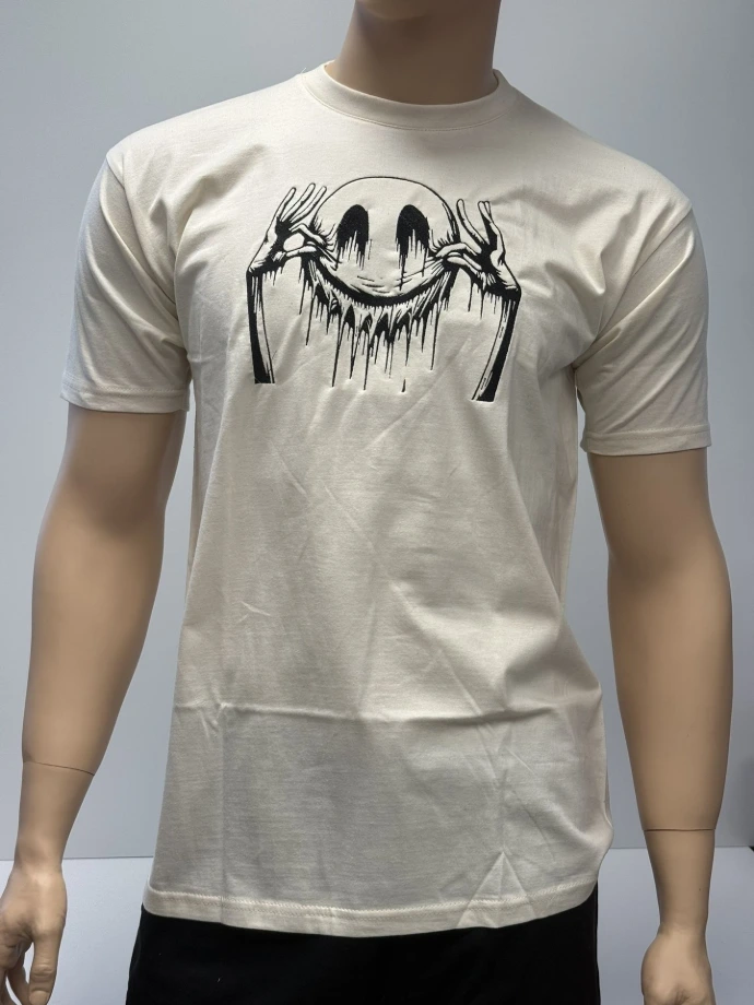 T-shirt personnalisé avec broderie réalisé dans le Jura